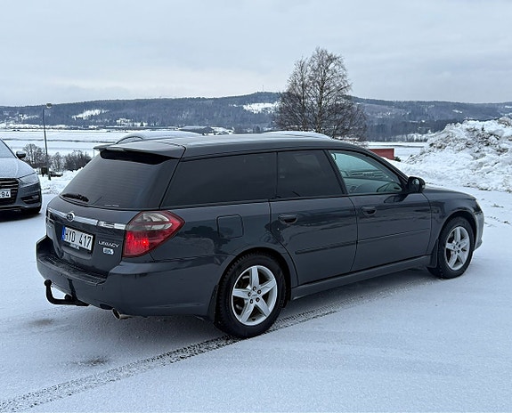 Subaru Legacy 2 of 7