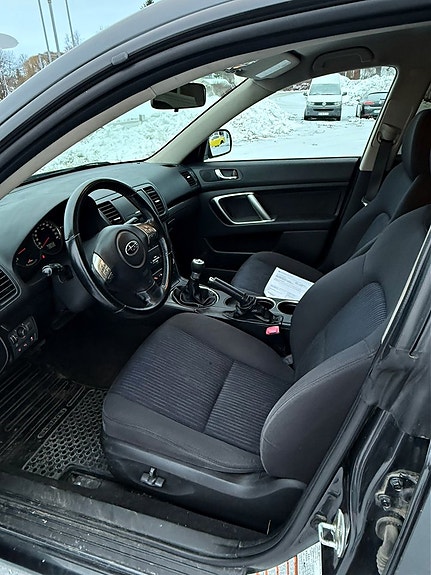 Subaru Legacy 6 of 7