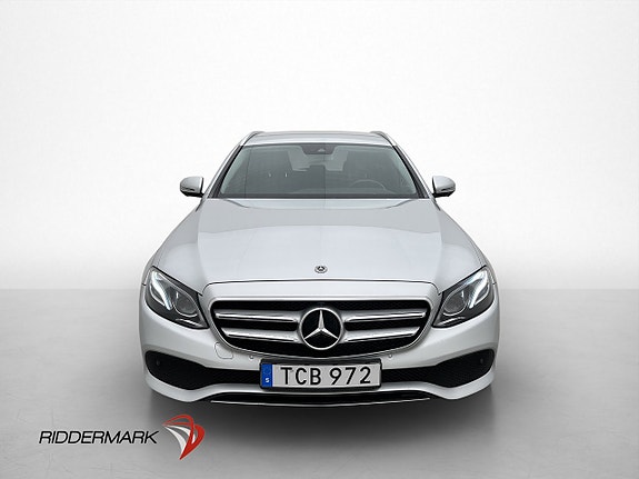 Mercedes-Benz E220 3 of 5
