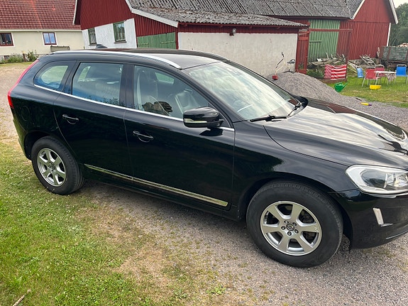 Volvo XC60 2 of 3