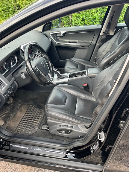 Volvo XC60 3 of 3