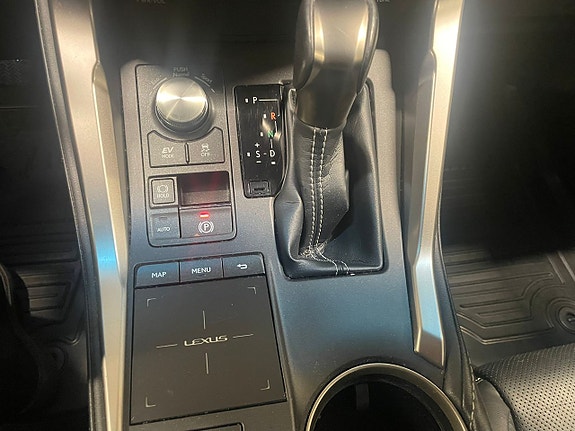 Lexus NX300h 19 of 19