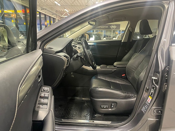 Lexus NX300h 7 of 19