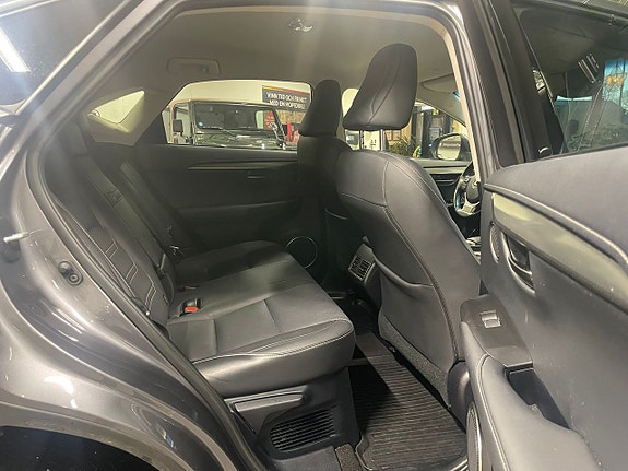 Lexus NX300h 10 of 19