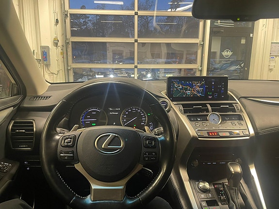 Lexus NX300h 14 of 19
