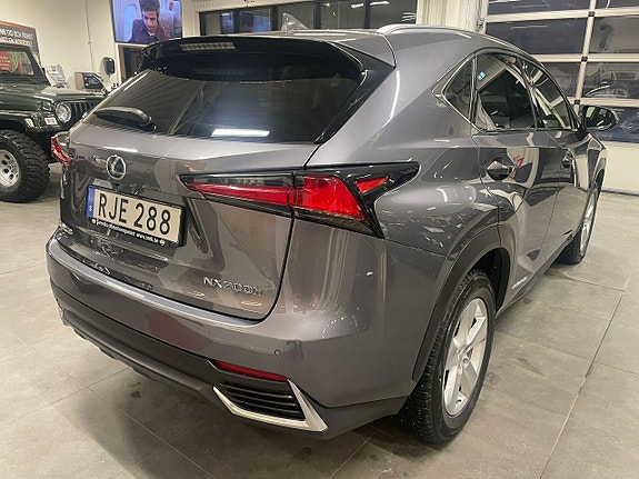 Lexus NX300h 5 of 5
