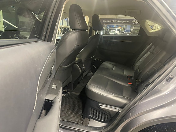 Lexus NX300h 8 of 19
