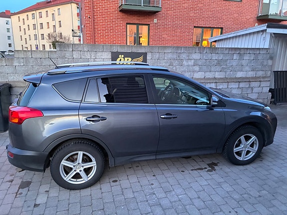 Toyota RAV4 5 of 25