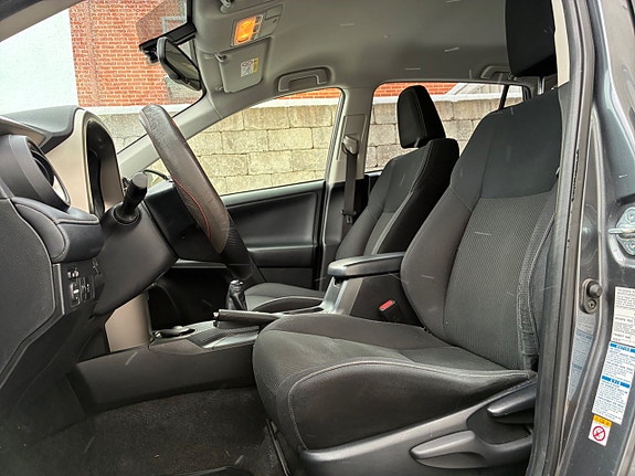 Toyota RAV4 19 of 25