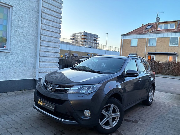 Toyota RAV4 2 of 25
