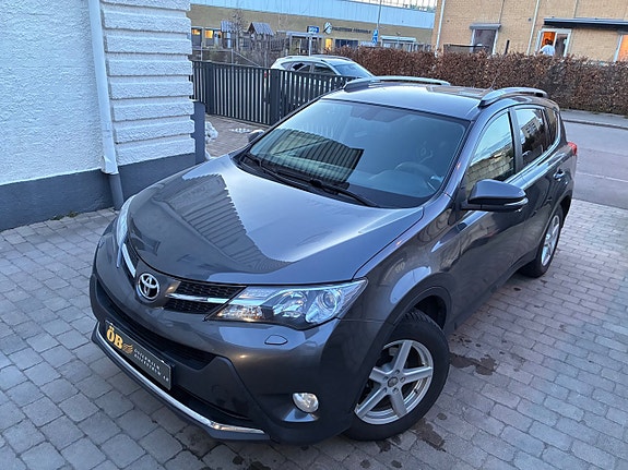 Toyota RAV4 3 of 25