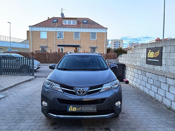 Toyota RAV4 4 of 25