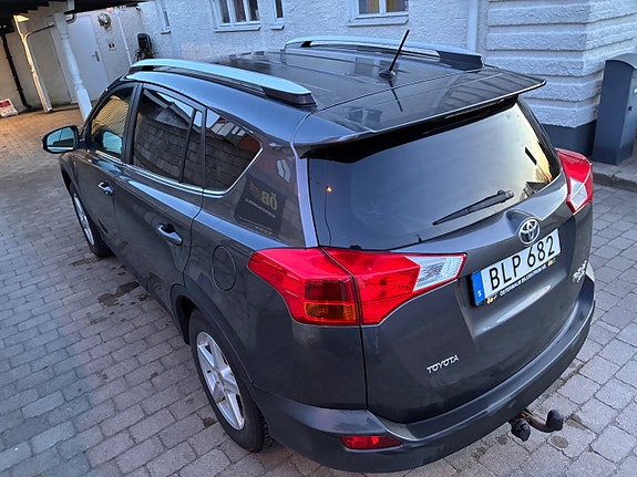 Toyota RAV4 9 of 25