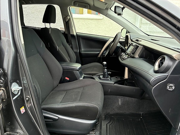 Toyota RAV4 23 of 25