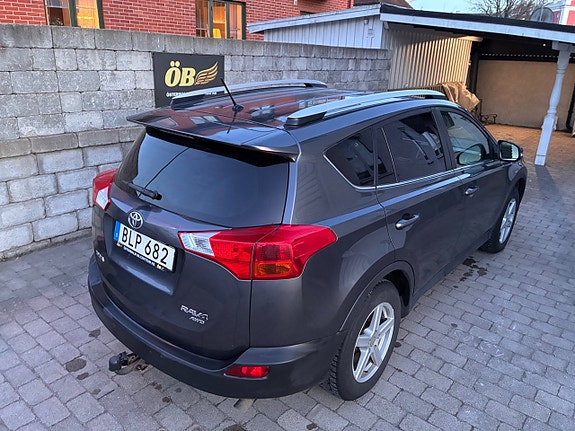 Toyota RAV4 7 of 25