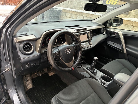 Toyota RAV4 18 of 25