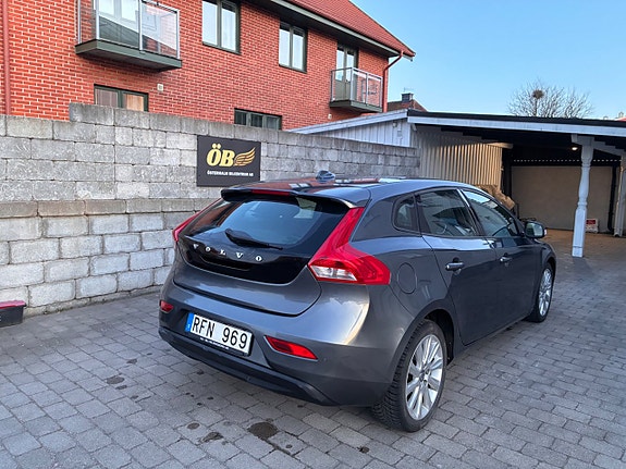 Volvo V40 7 of 25