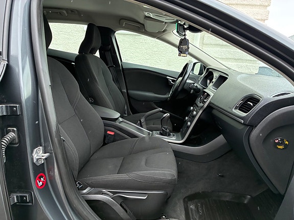 Volvo V40 22 of 25