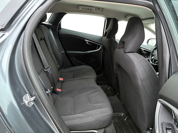 Volvo V40 23 of 25