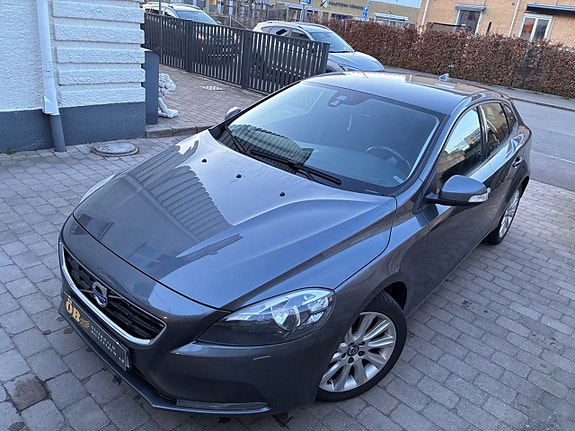 Volvo V40 4 of 25