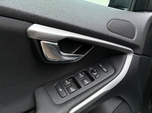 Volvo V40 20 of 25