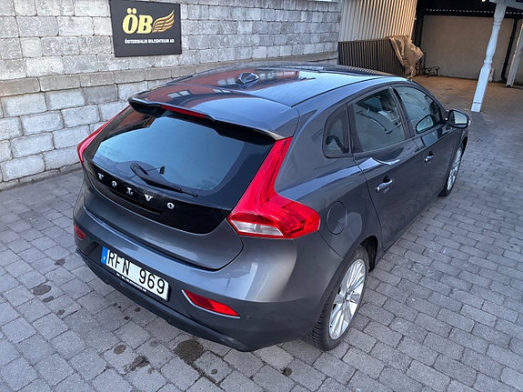 Volvo V40 8 of 25