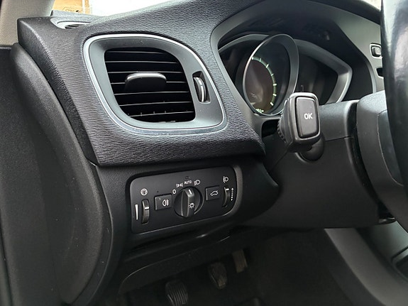 Volvo V40 17 of 25