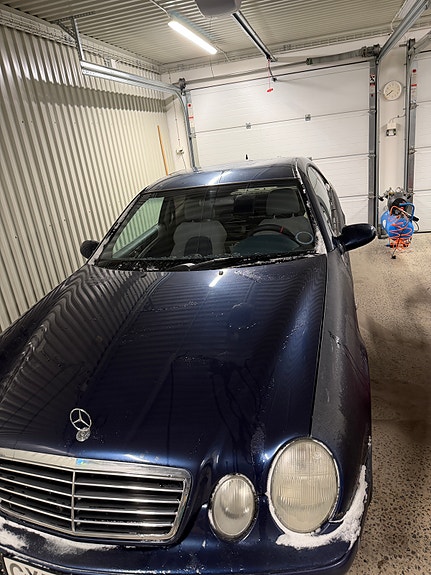 Mercedes-Benz 230 C 2 of 5