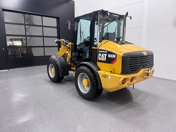 Cat 906M  Med nya snödäck 5 of 8