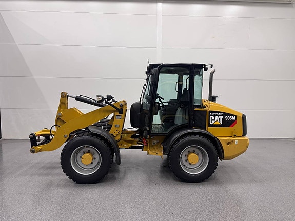 Cat 906M  Med nya snödäck 6 of 8