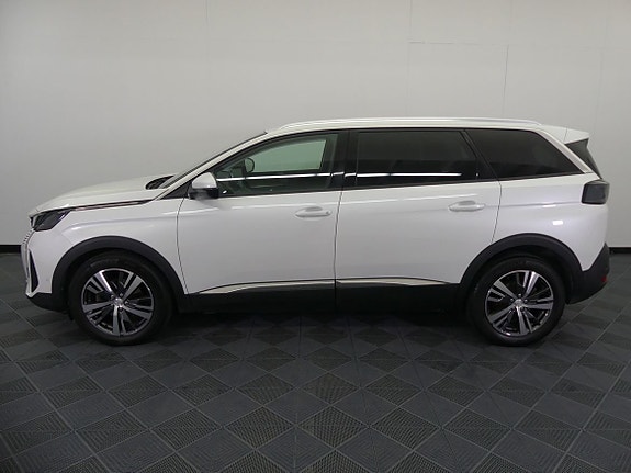 Peugeot 5008 2 of 5