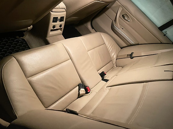 BMW 320d 4 of 8