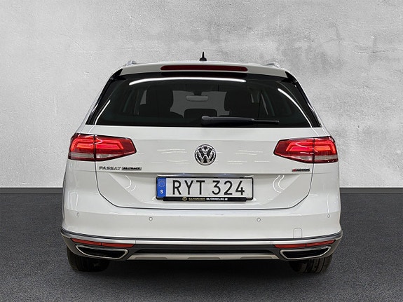 Volkswagen Passat Alltrack 4 of 5