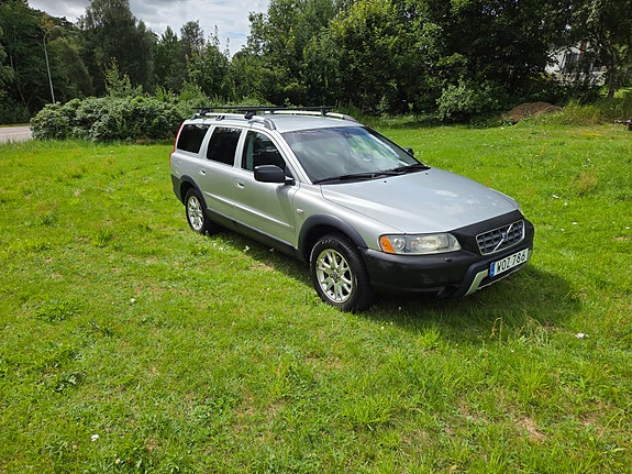 Volvo XC70 2 of 5