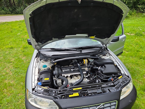 Volvo XC70 4 of 22
