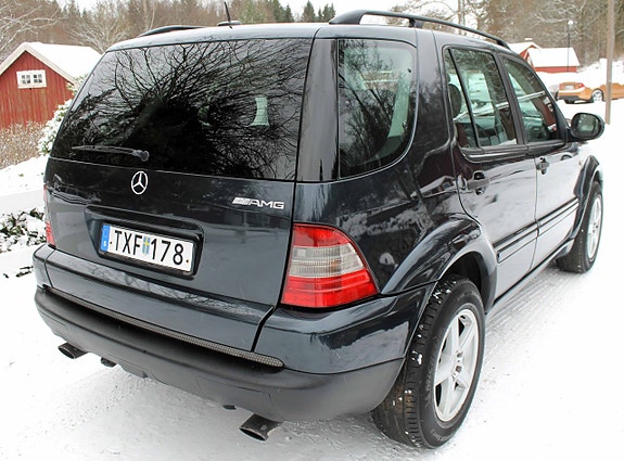 Mercedes-Benz ML55 2 of 4