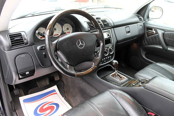 Mercedes-Benz ML55 3 of 4