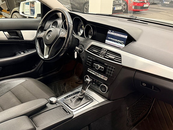 Mercedes-Benz C180 10 of 17
