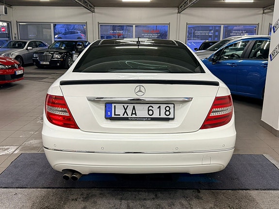 Mercedes-Benz C180 15 of 17