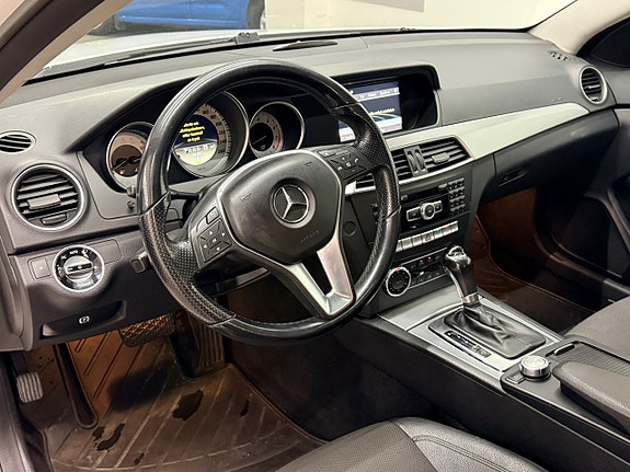 Mercedes-Benz C180 4 of 5