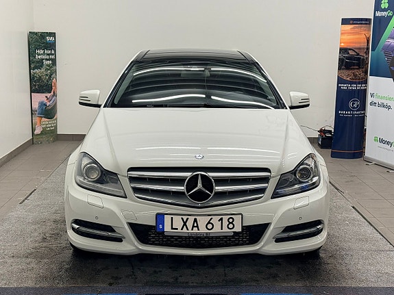 Mercedes-Benz C180 2 of 5