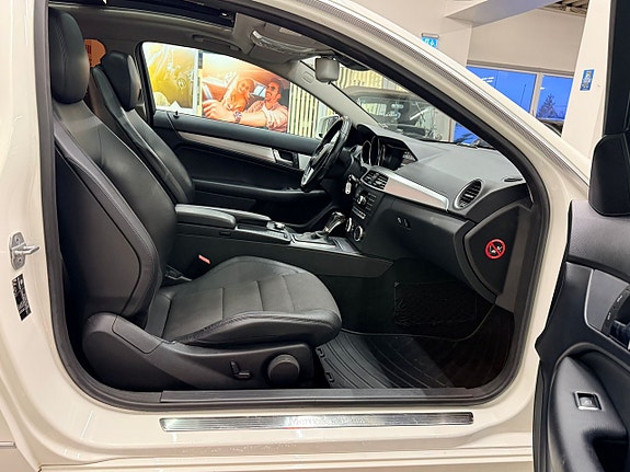 Mercedes-Benz C180 9 of 17
