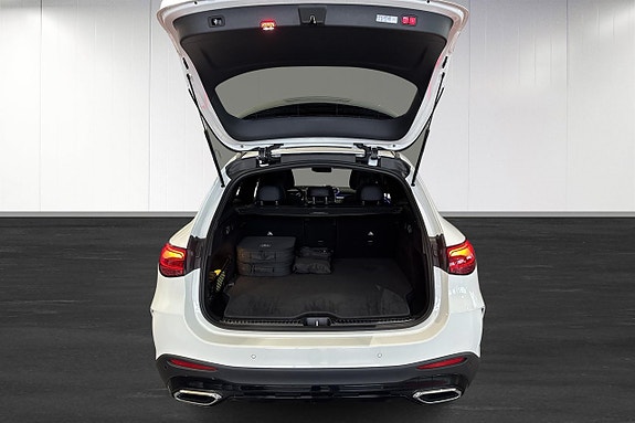 Mercedes-Benz GLC400 e 15 of 18