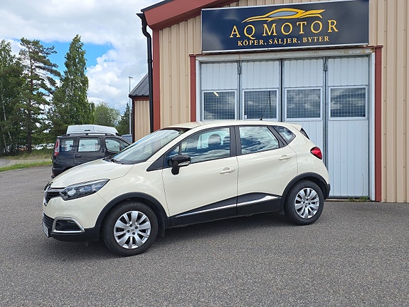 Renault Captur 3 of 5