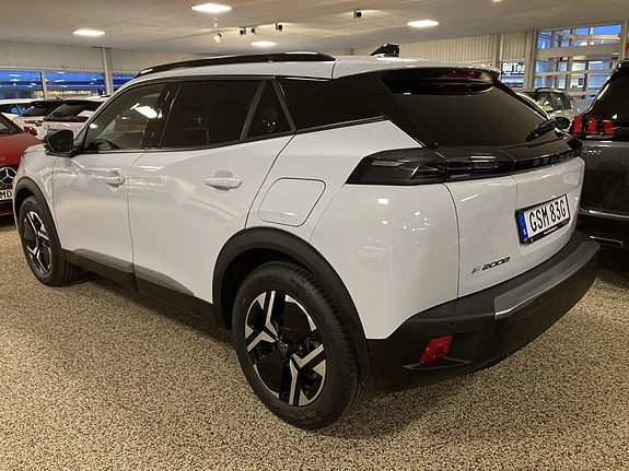 Peugeot e-2008 2 of 5