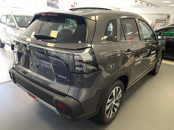 Suzuki S-Cross 4 of 8