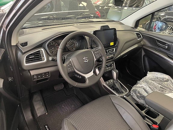 Suzuki S-Cross 7 of 8