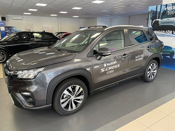 Suzuki S-Cross 2 of 8