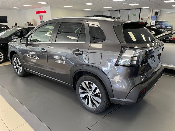 Suzuki S-Cross 3 of 8