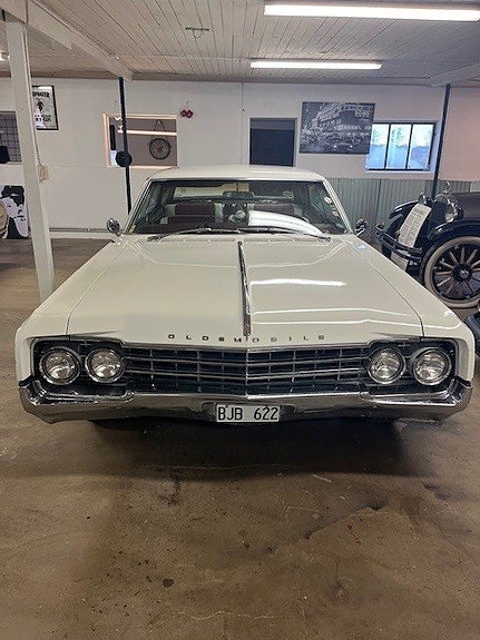 Oldsmobile Ninety Eight